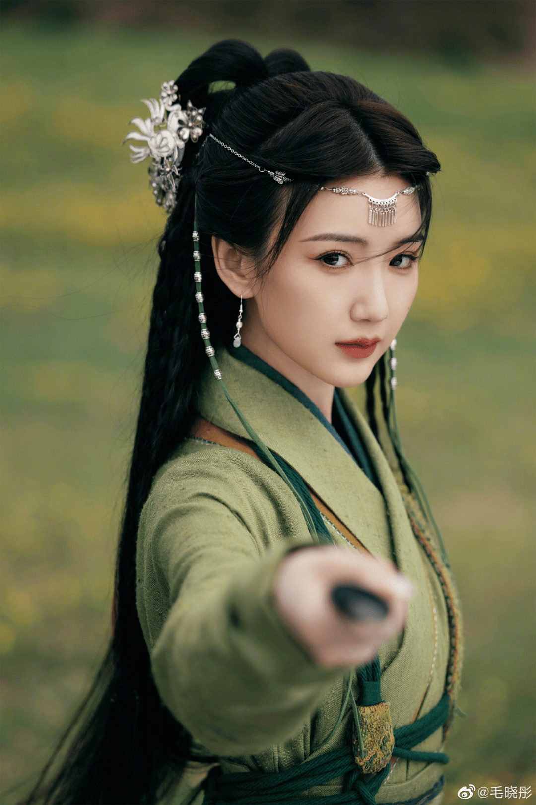 "早就不是甜妹了,谁说侠女不能是娃娃脸?"|毛晓彤专访