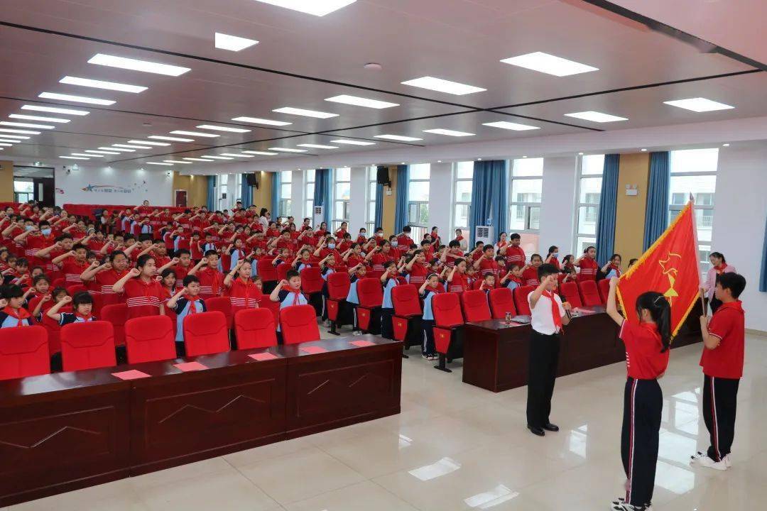 费县实验小学举行"学习二十大 争做好队员"2022级新队员入队仪式_活动