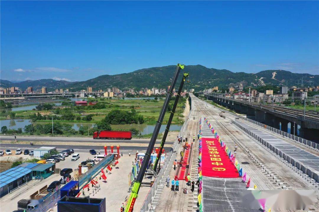 福州滨海快线(f1线)开始铺轨啦!