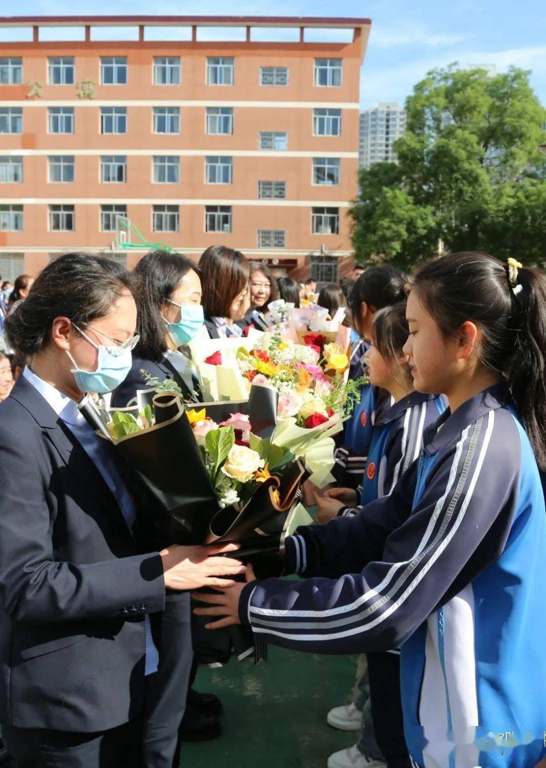 陇东学院附属中学举行2023届毕业典礼暨欢送毕业生文艺汇演_青春_祝福
