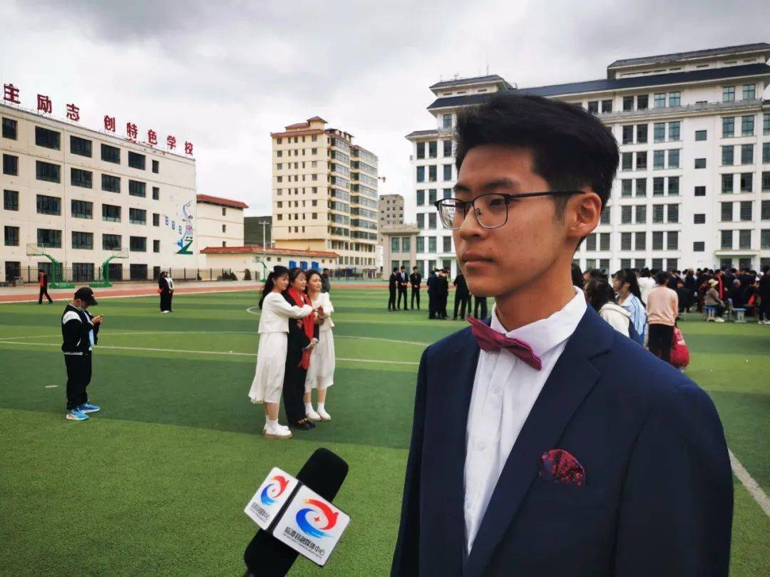 临潭二中2023届毕业生 丁寒博:光阴似箭,日月如梭.