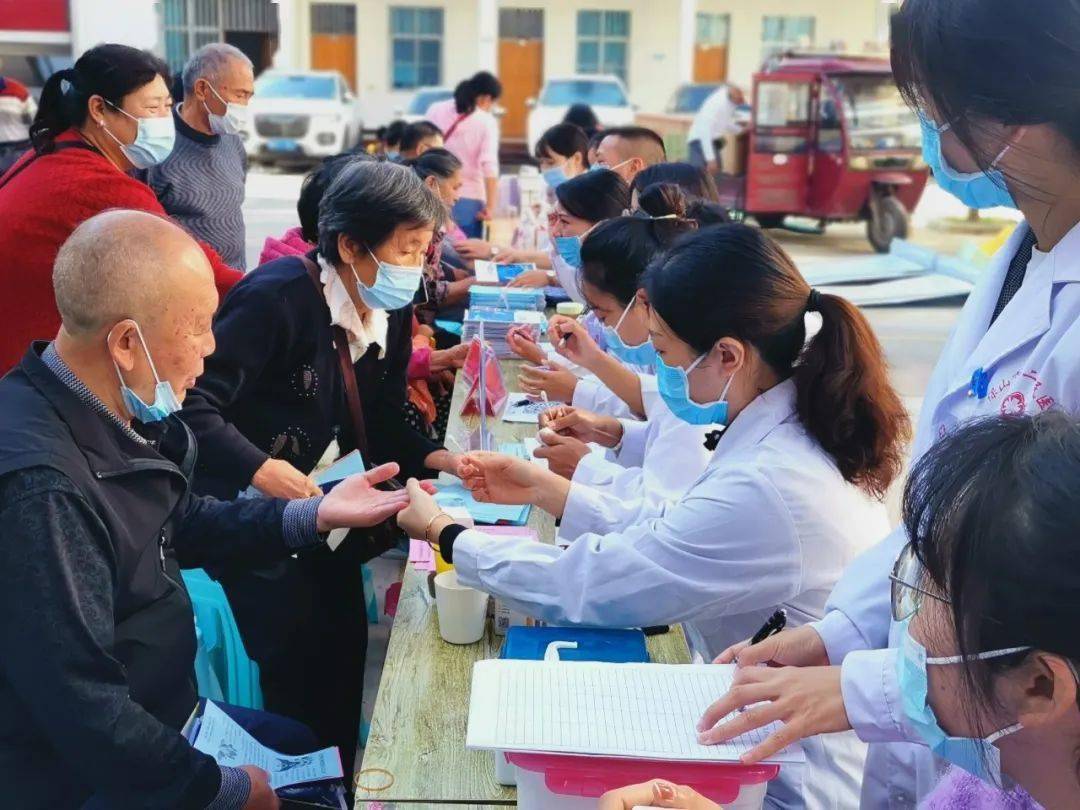 聚焦老年人健康,保山市二院多部门联合开展关心关爱活动_义诊_隆阳区