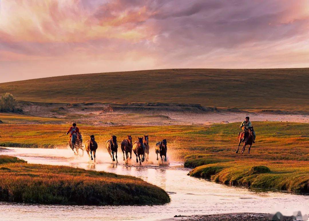 《凤凰古城》作者:阳光下的寂静《无锡金城湾风光》作者:肖建玲《秋色