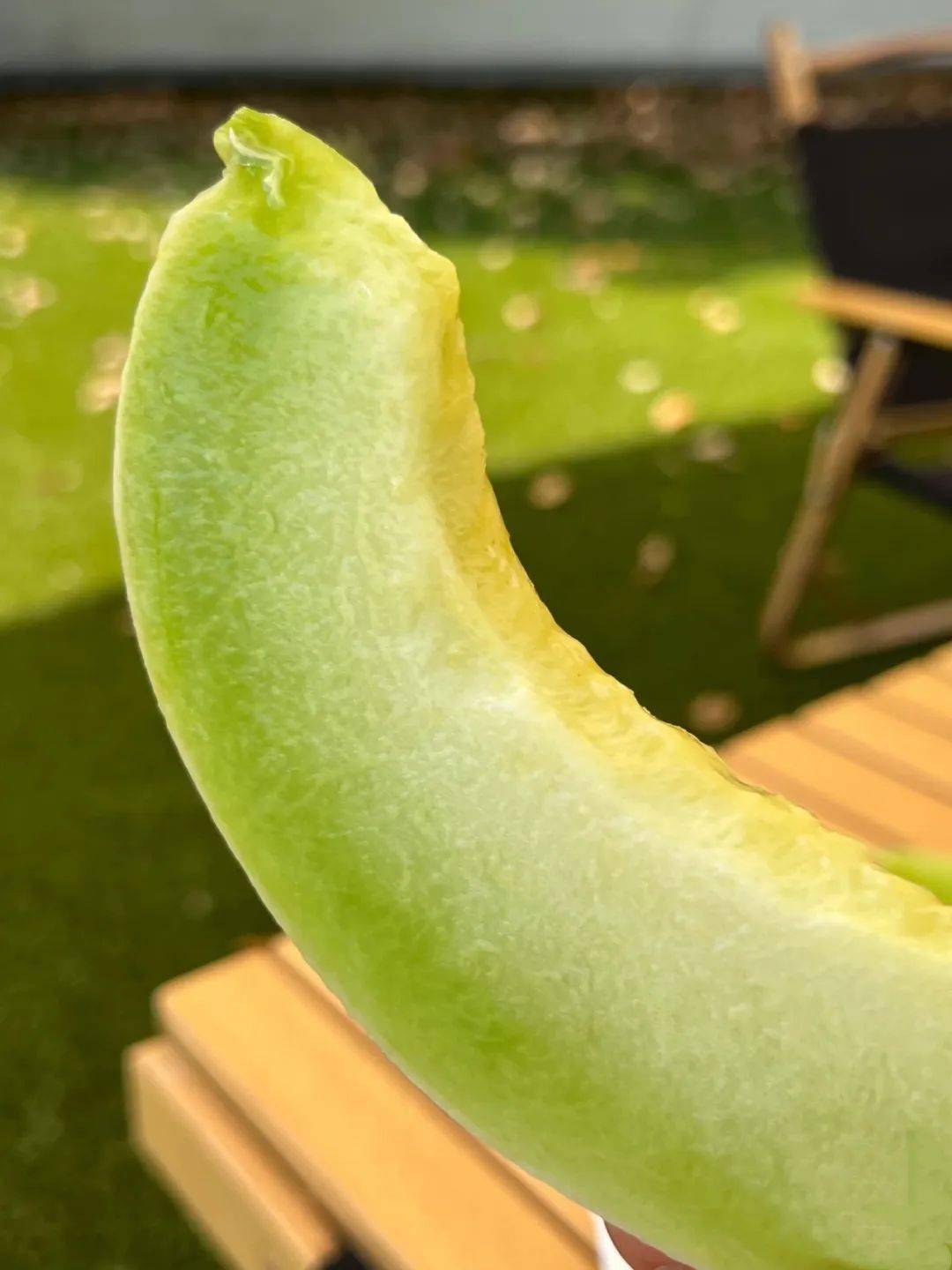 瓜界冰淇淋玉菇甜瓜当季必吃,肉厚瓤小,瓜肉翠绿,香甜多汁,爽滑细腻