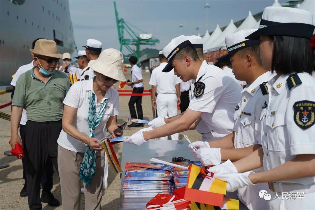 戚继光舰抵达文莱进行友好访问_摩拉_人民海军_肖建国