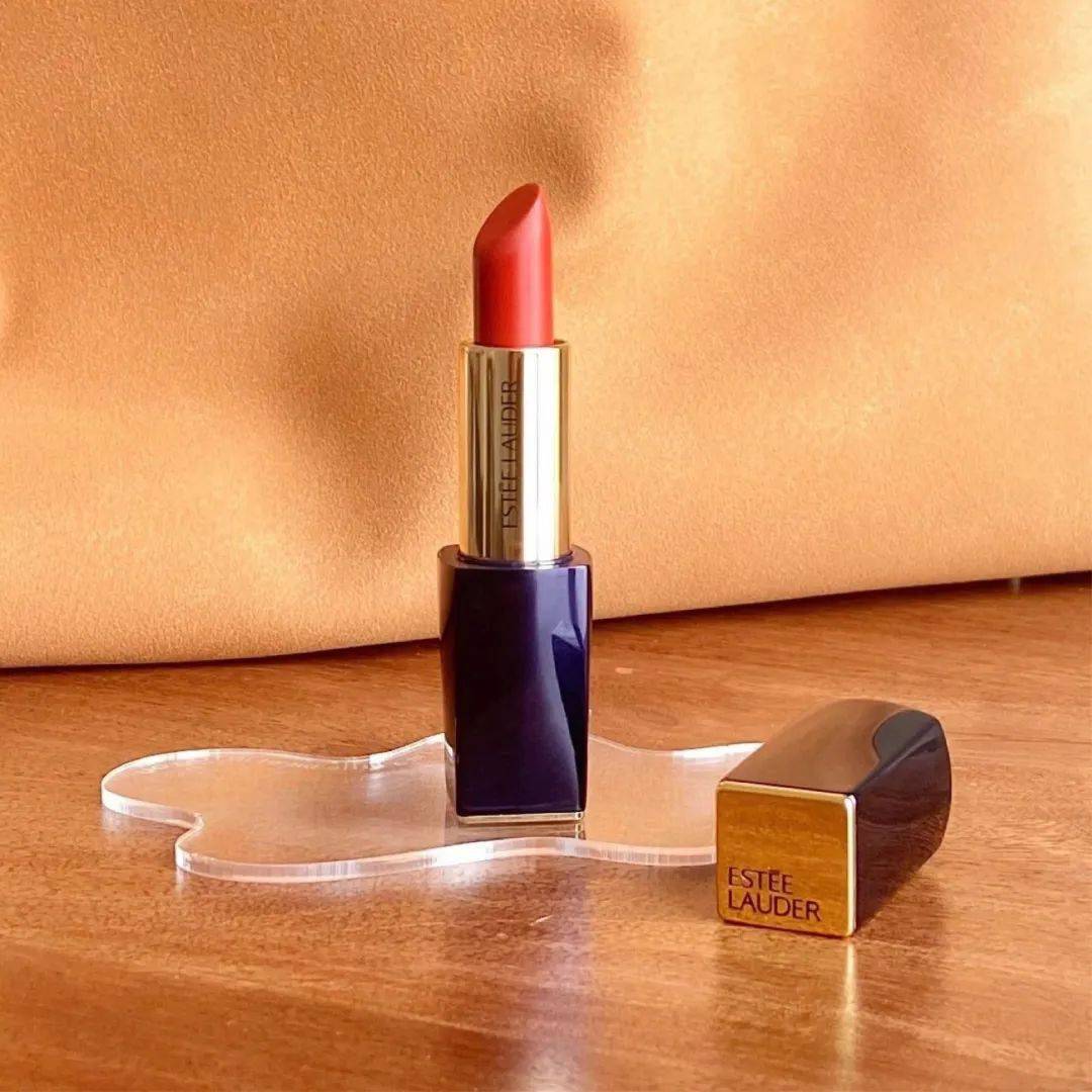 雅诗兰黛绝色倾慕唇膏