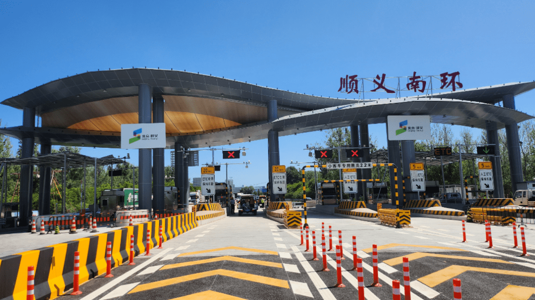 从顺义公路分局获悉,昨日0时,六环路与南环路出入口改造工程正式通车