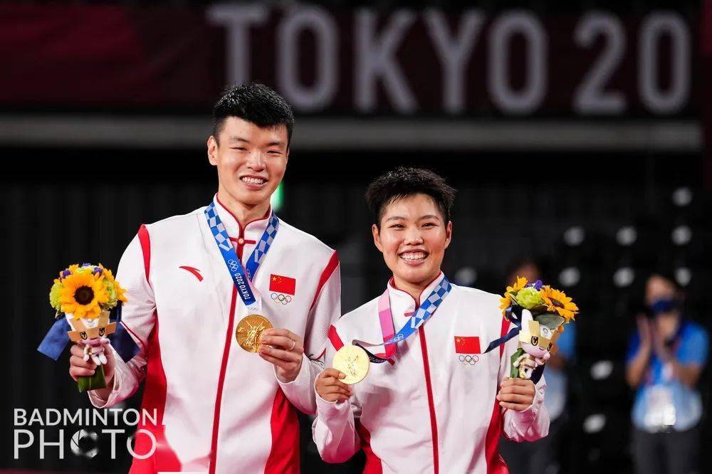 奥运冠军王懿律正式宣布退役!_羽毛球_搭档_黄东