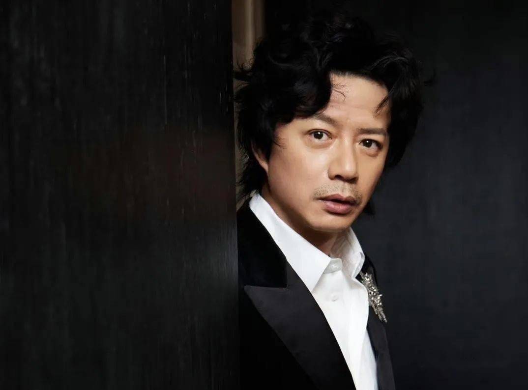 嘴歪眼斜满脸沧桑,网友直呼认不出_张震_状态_大叔