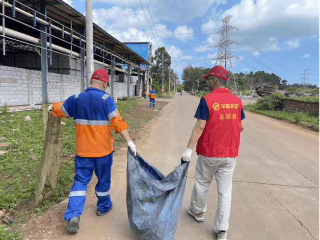 公园开展"清洁白色垃圾,保护美好环境"活动,用实际行动践行社会责任