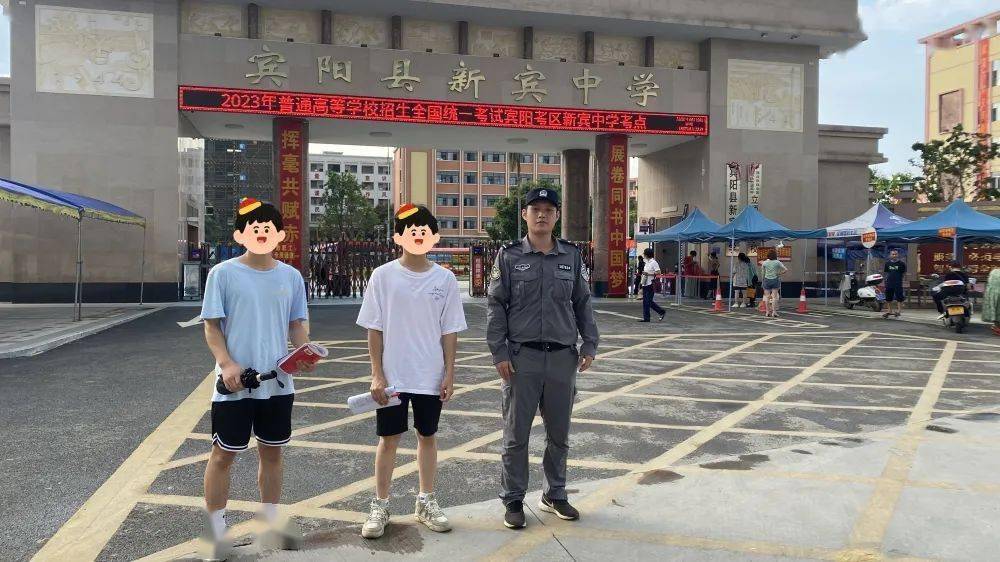 6月6日下午18时许,森林公安局民警梁志欢在执勤过程中,接到两名高考
