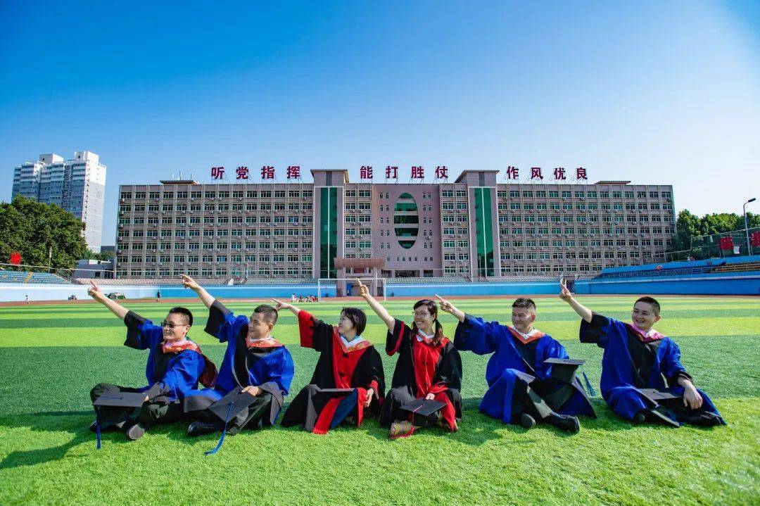 空军军医大学校服图片