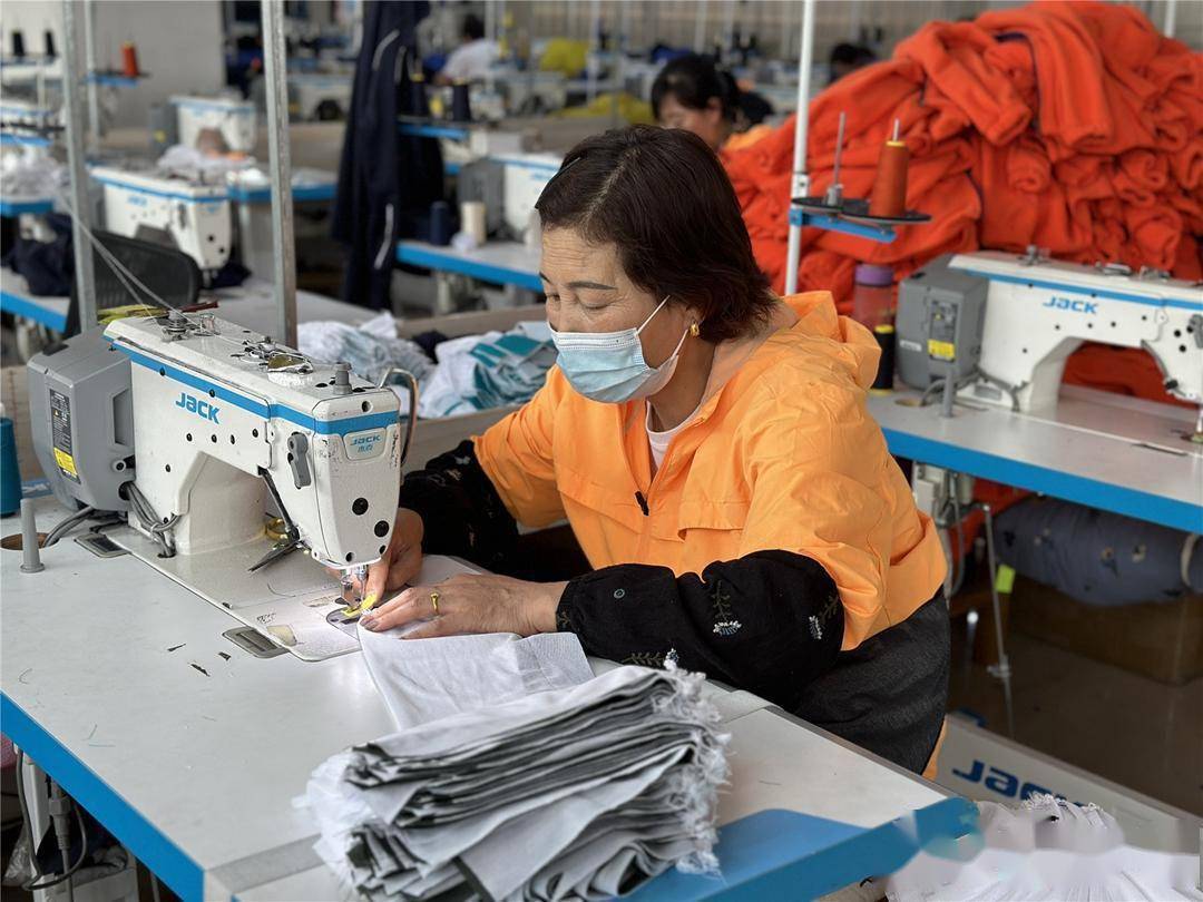 甘谷:"爱心工厂"圆残疾人就业梦_公司_宝军_甘肃