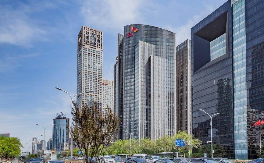北京二环内许多标志性建筑,譬如中环世贸中心,sk大厦,背后都有赵燕的