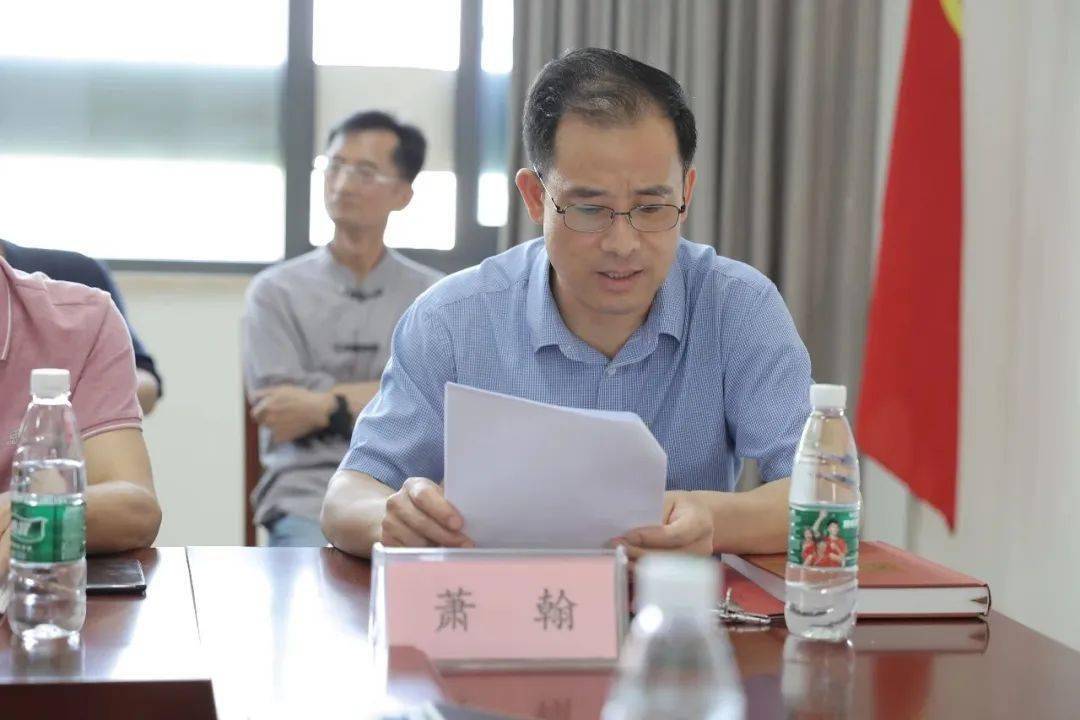 荆州市图书馆为张波颁发《昌少军印象》入藏证书张波郑启雄邓官林姚专