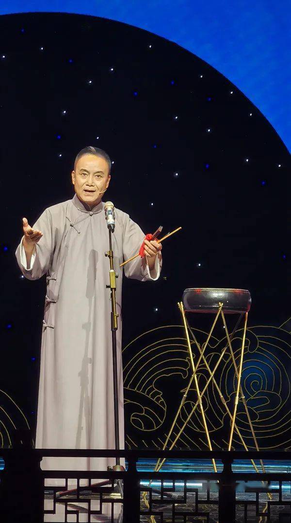 夜思》 表演者:金丽生,张敏74图9 二人转《扎花帐》 表演者:王洪臣