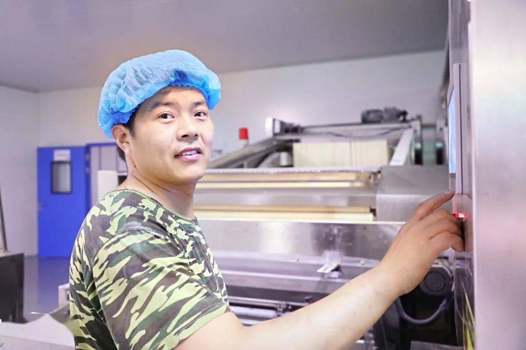 邱川做到了!_工作_公司_车间