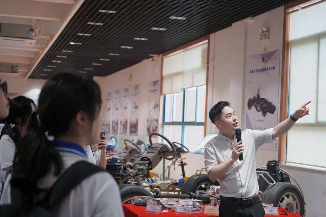 邝中_学子_邝维煜