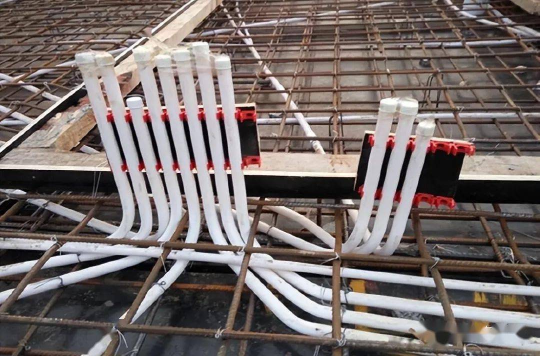 4,电气配管:pvc管,固定线管要保证线管与线管之间的间距不小于20mm