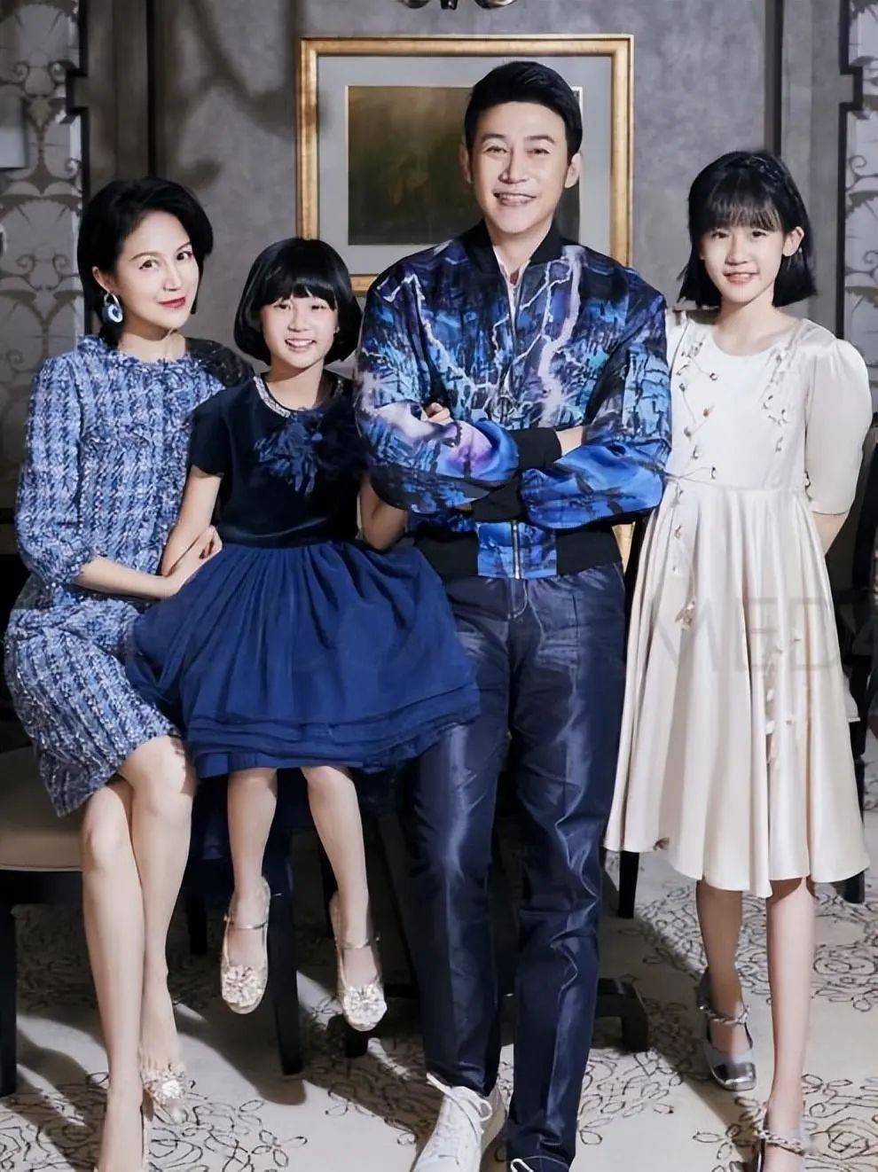 陆毅与女儿拍写真,贝儿双腿细成竿,鲍蕾分享花絮见证未p图加工_一家人