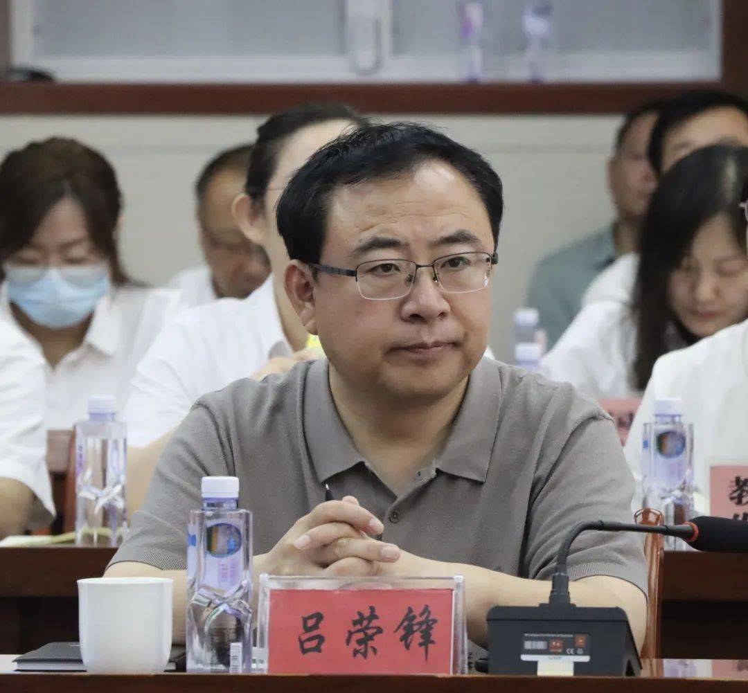 我校思想政治教育专业,英语专业接受教育部师范类专业