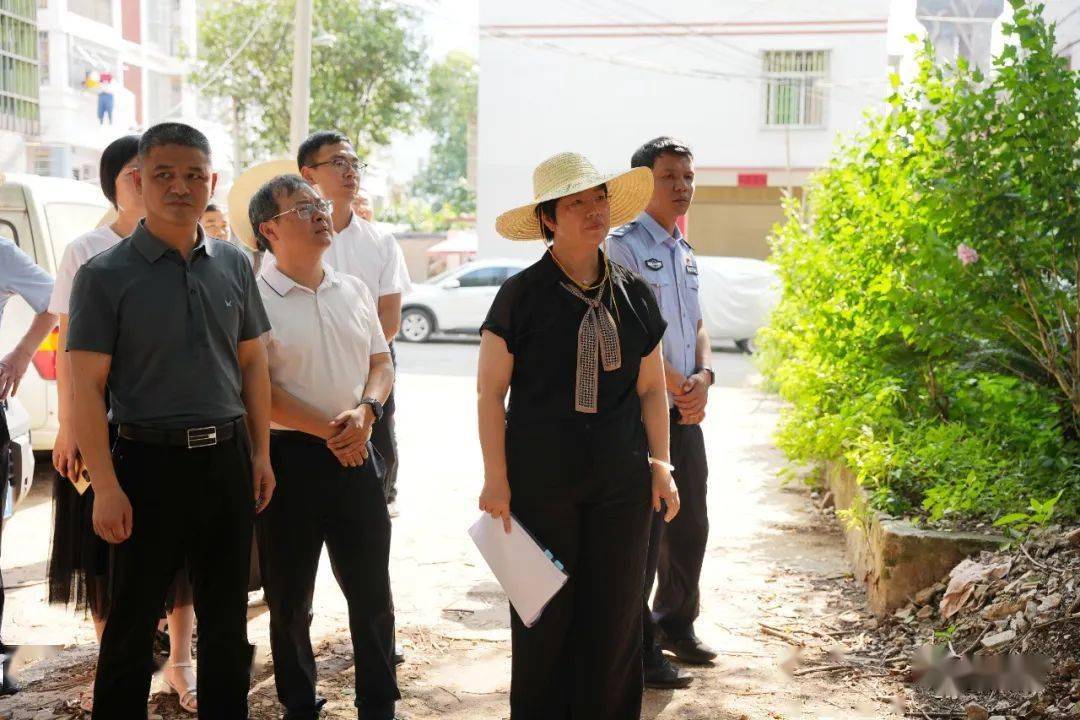 6月12日下午,长汀县委副书记,县长吕莉带队调研全国文明城市创建工作.