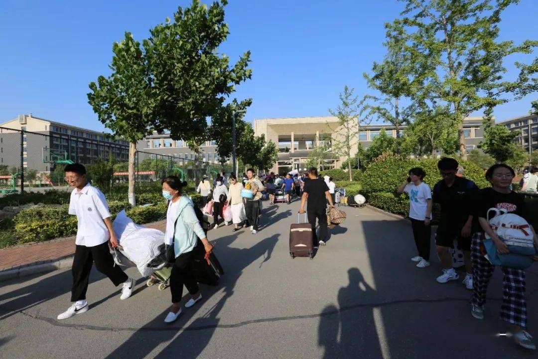 郓城一中高三毕业生离校_青春_梦想_收获