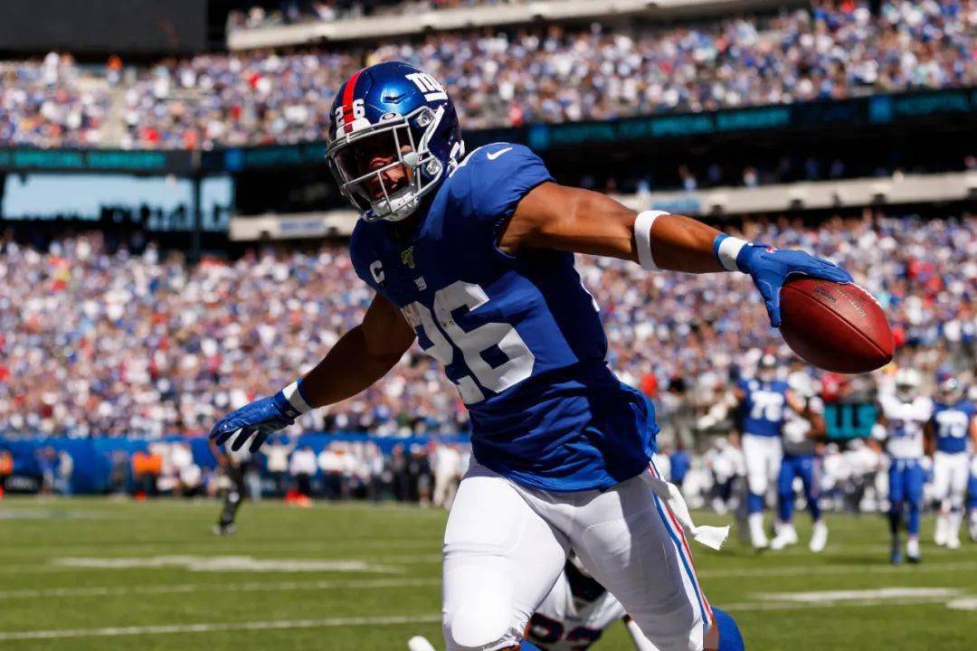 纽约巨人的明星跑卫"腿哥"萨奎恩-巴克利在这个休赛期被球队贴上了