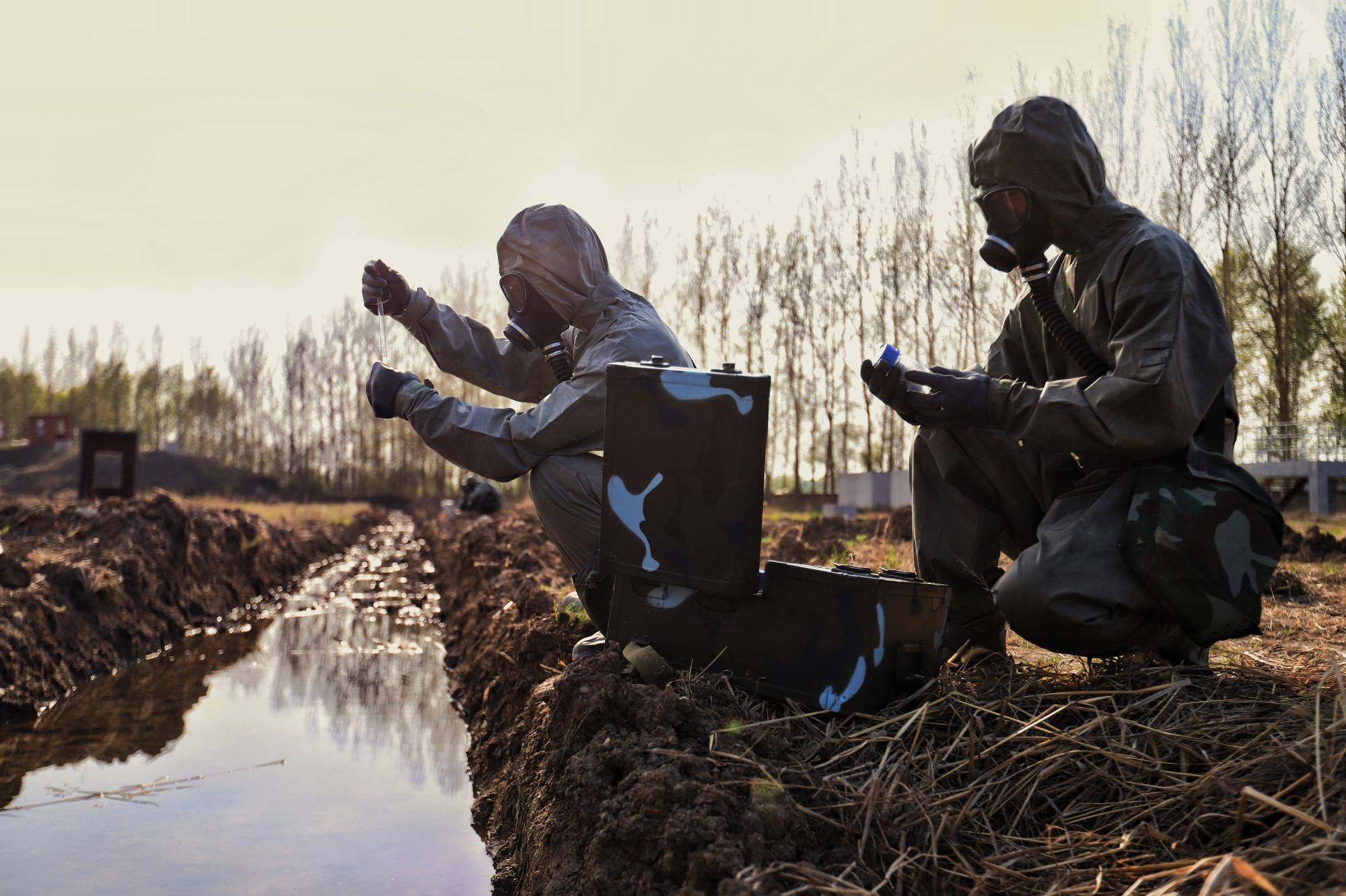 直击防化兵演练现场_处置_染毒_何嘉兴