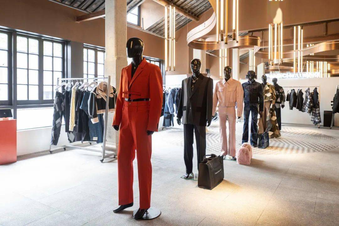 巴黎男装周官方日程出炉，LV新任男装创意总监首秀；5家中国设计师品牌亮相
