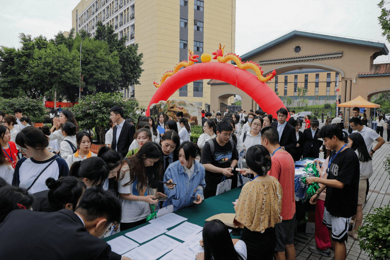 米乐M6 米乐全国大学生电子商务“三创”挑战赛重庆赛区选拔赛落幕(图2)