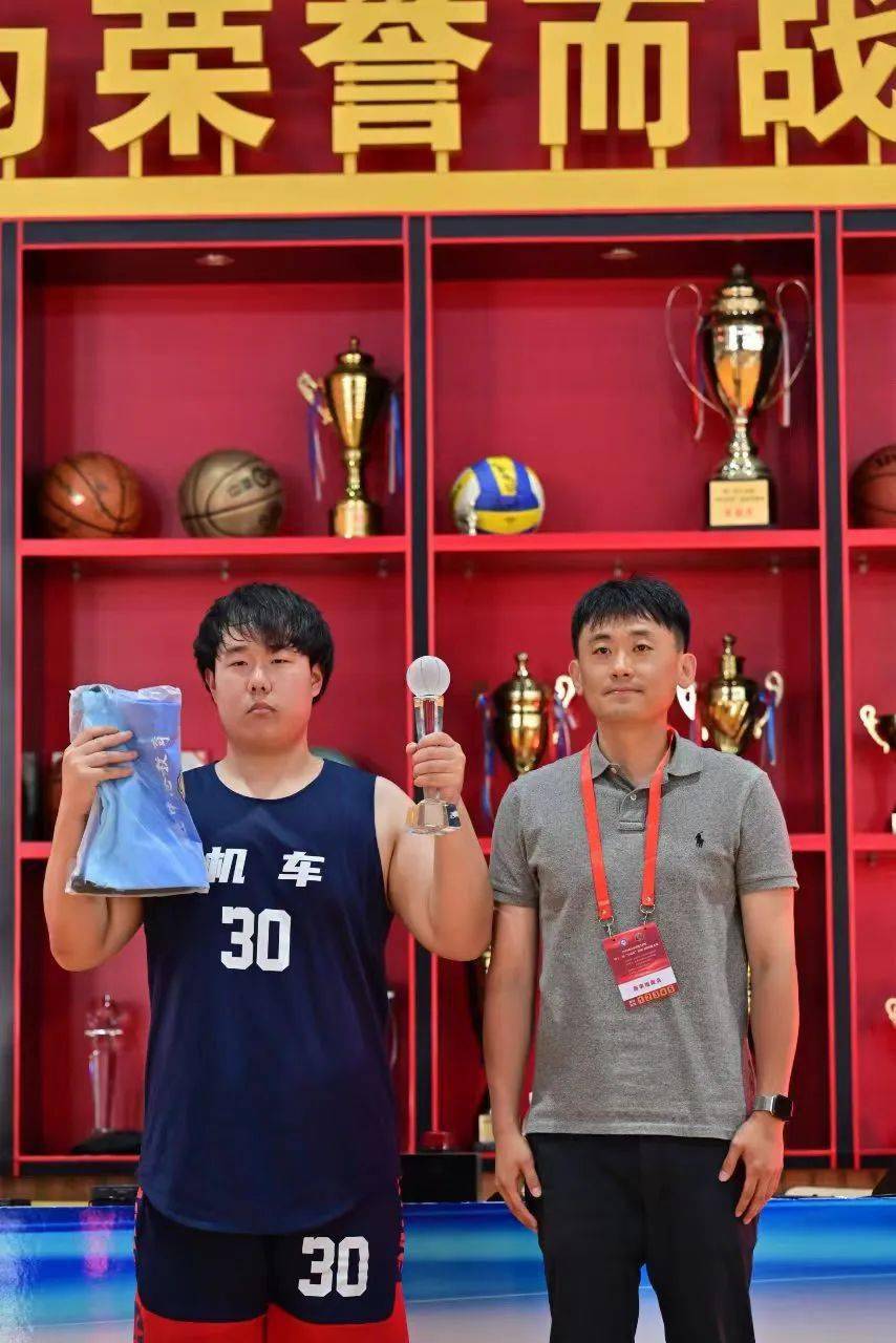 大连机车高级技师学院--范宇衡篮球单项赛技巧王大连金石技工学校--王