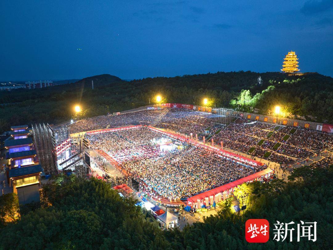 万人龙虾宴再现盱眙 都梁不眠夜炽烈回归_广场_林东和_益民