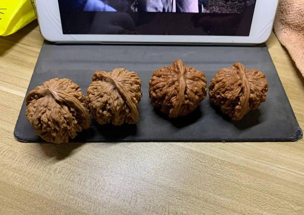 千万别小看玩这种核桃的男人!王三曾花36万,买了一对!