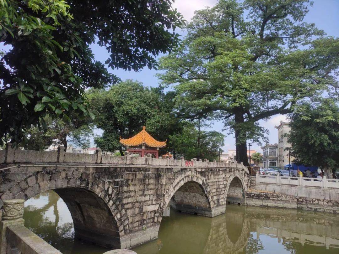 步天桥东凌奎阁,建于清代,占地面积不到20平方米,两层建筑,造型相当