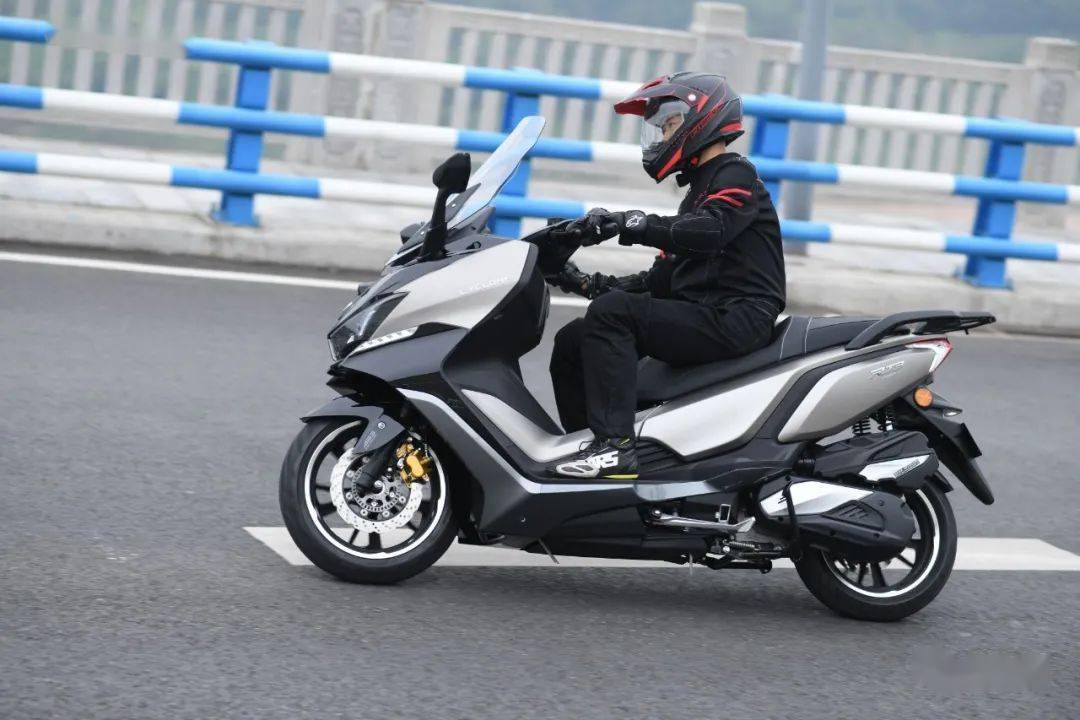 加强长途骑行能力,赛科龙rt3升级上市,21980元起_搜狐汽车_搜狐网