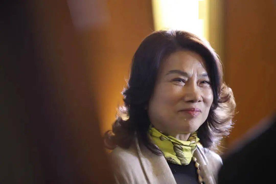 在上线个人网店之前,董明珠对互联网渠道的态度是反对的,并曾在一档