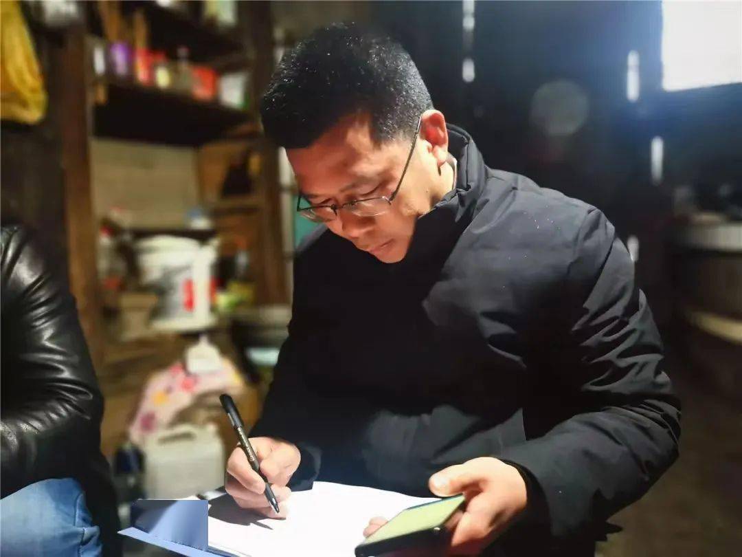 驻村第一书记陈延安:乡村振兴路上的追梦人_村民_发展_白岩村