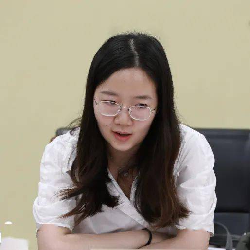 《北京日报》记者徐慧瑶表示,希望未来在主题教育,两区建设,优化营商