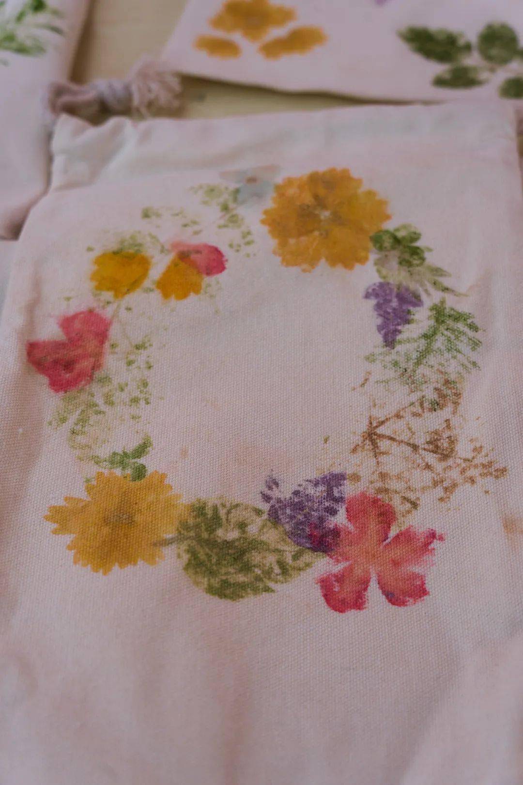 学术社区 | 走进狮山,留下自然的轮廓—植物拓染学术社区活动举行