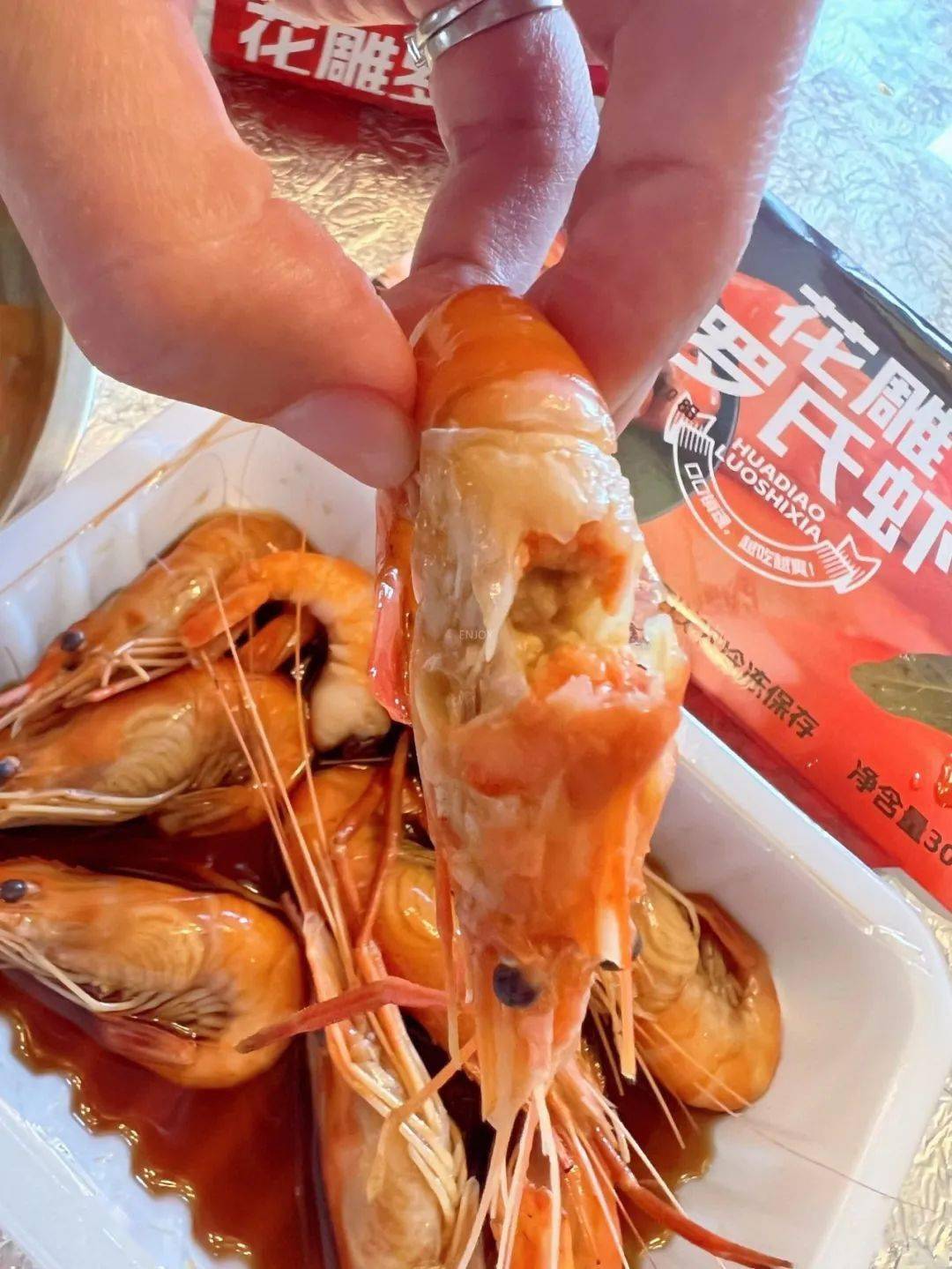 每一口都是神级享受~特有的花雕汤汁,浸满虾身,好吃无法自拔!