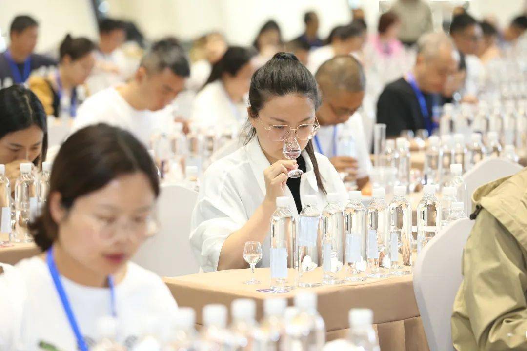 为四川省文君酒厂有限责任公司曾威,四川省酒类科研所有限公司周朋华