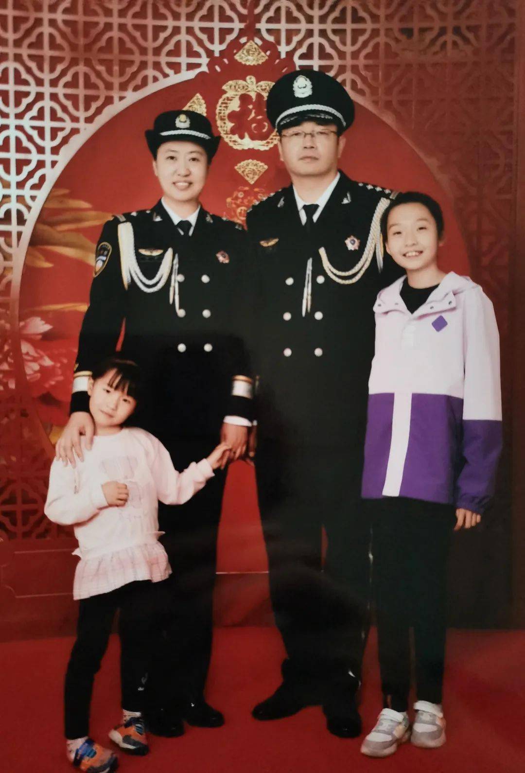 石嘴山公安5户家庭当选全市"最美家庭"!_妻子_徐佳磊_同志