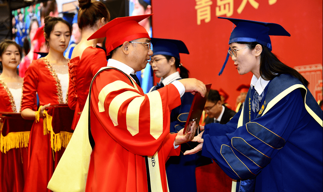 赓续奋斗精神 彰显青春担当 | 直击青岛大学2023届学生毕业典礼暨学位