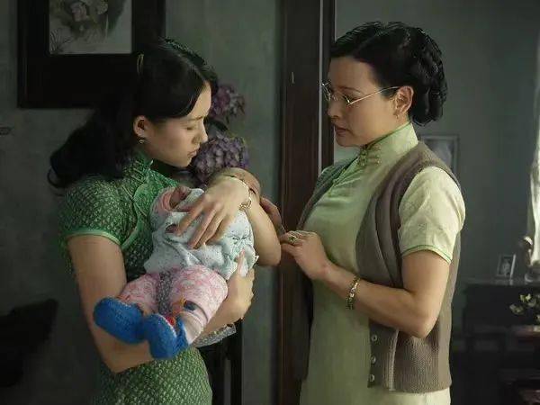 他们,我乘白鹤去了》;李少红的《红粉》;张艺谋的《大红灯笼高高挂》