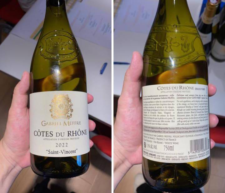 比如:这款来自加百利美福酒庄(gabriel meffre)的白葡萄酒,散发着梨和