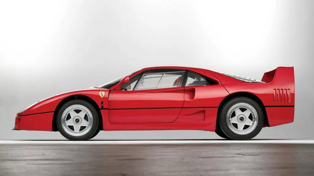 价值几千万的法拉利f40在雪地上撒欢!是否颠覆你的想象力?