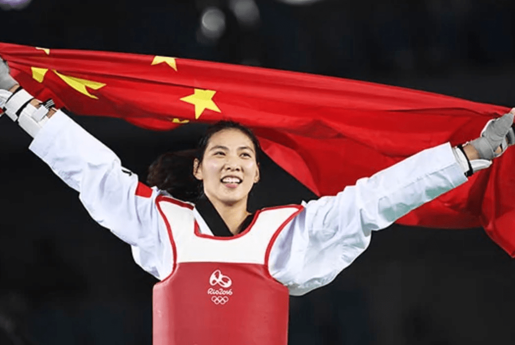2021年11月,赵帅向郑姝音求婚成功,并在社交媒体写道:场上我是你并肩