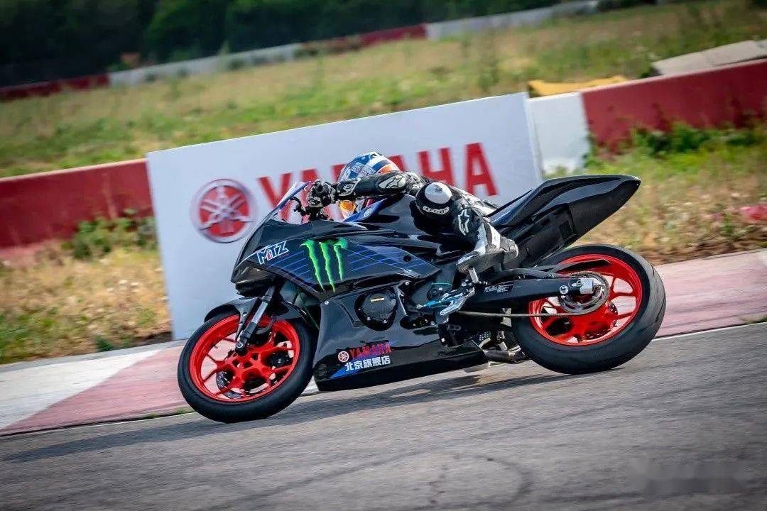 尽情的挥洒激情,雅马哈北京旗舰店举办r3赛道体验日丨业界
