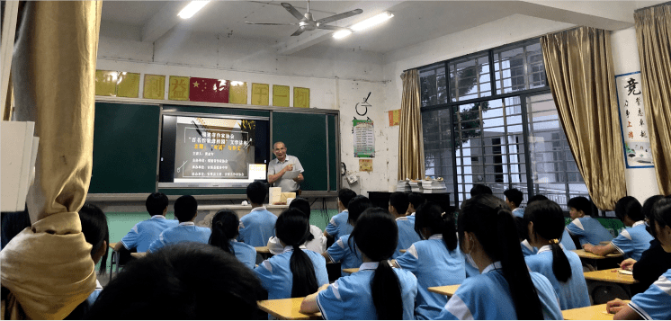"百名作家进校园"文学讲座走进安溪县霞春中学——作家黄志专主讲《"